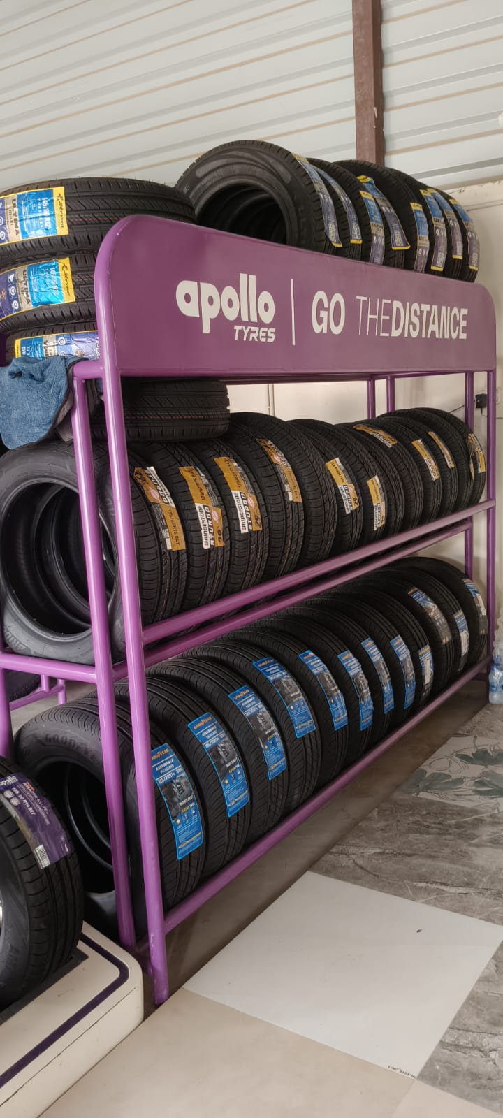 Tyre fitting
